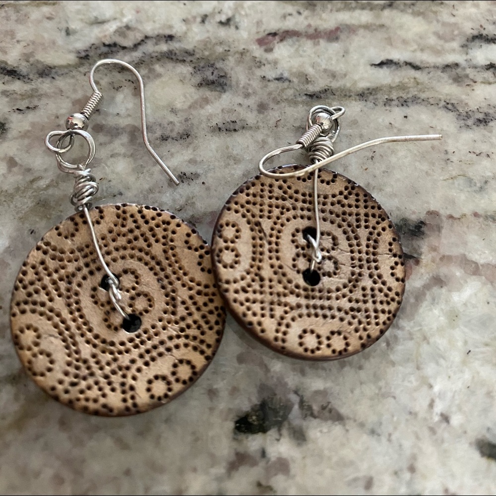 Button earrings - Picture 2 of 2